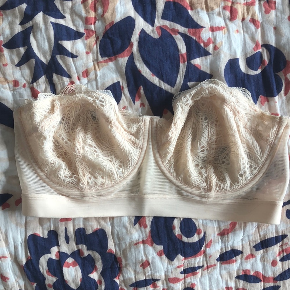 Lively lace strapless